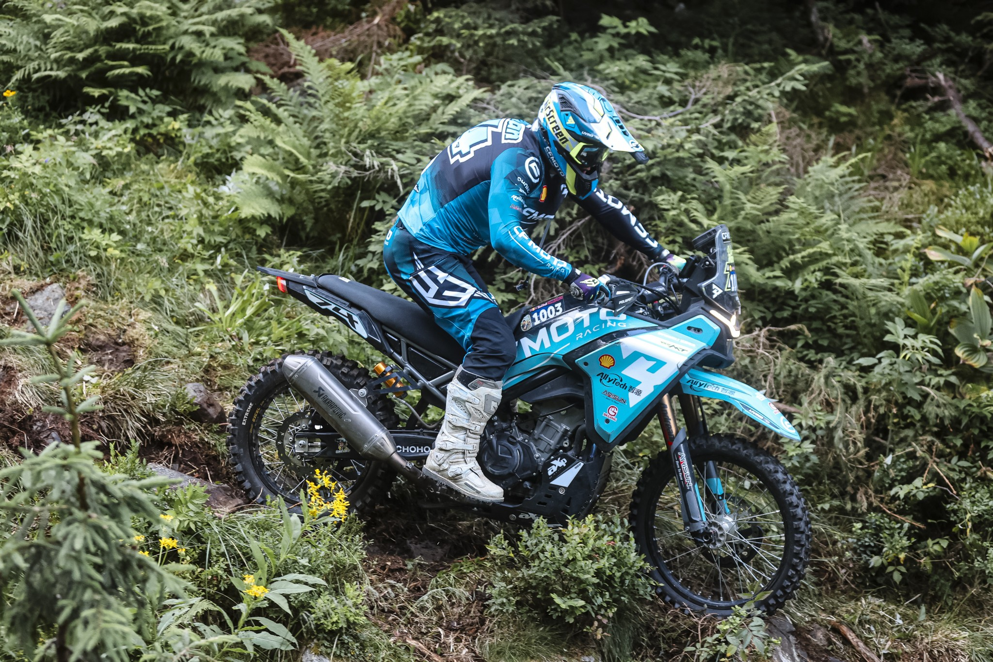Mổ xẻ “chiến mã” CFMOTO 450MT vô địch Red Bull Romaniacs của tay nài Mario Román