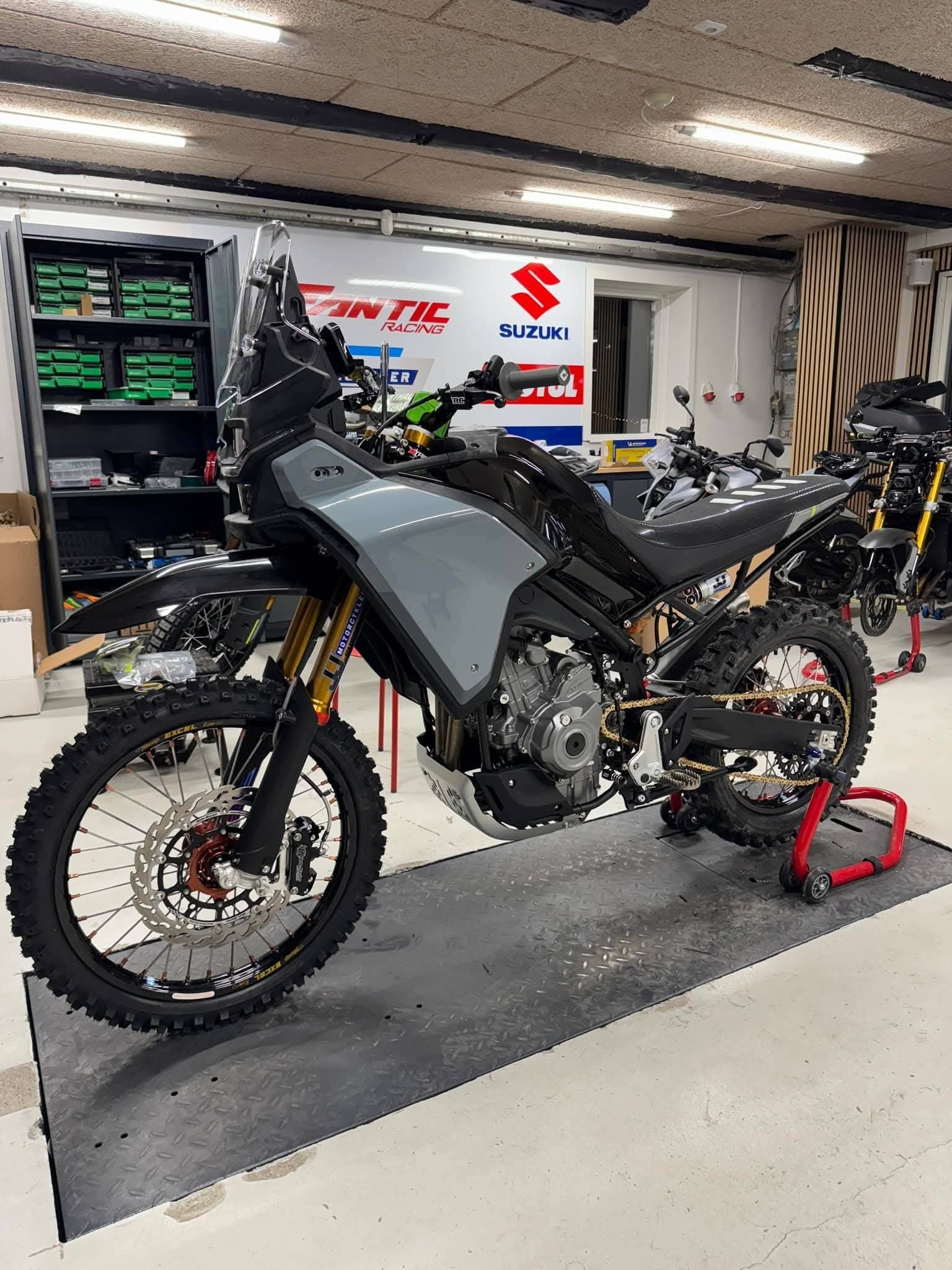 CFMOTO 450MT bản đua trong xưởng