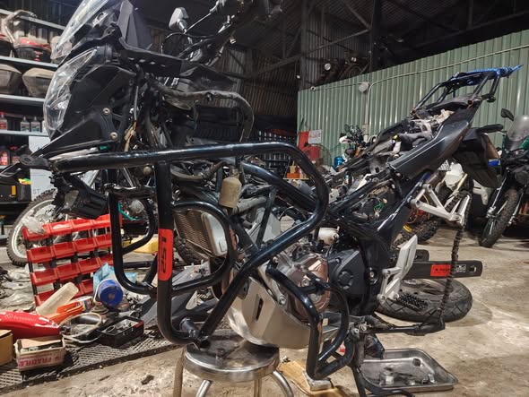 Thợ HYP vệ sinh, nhồi mỡ chén cổ và gắp sau Honda CB150X
