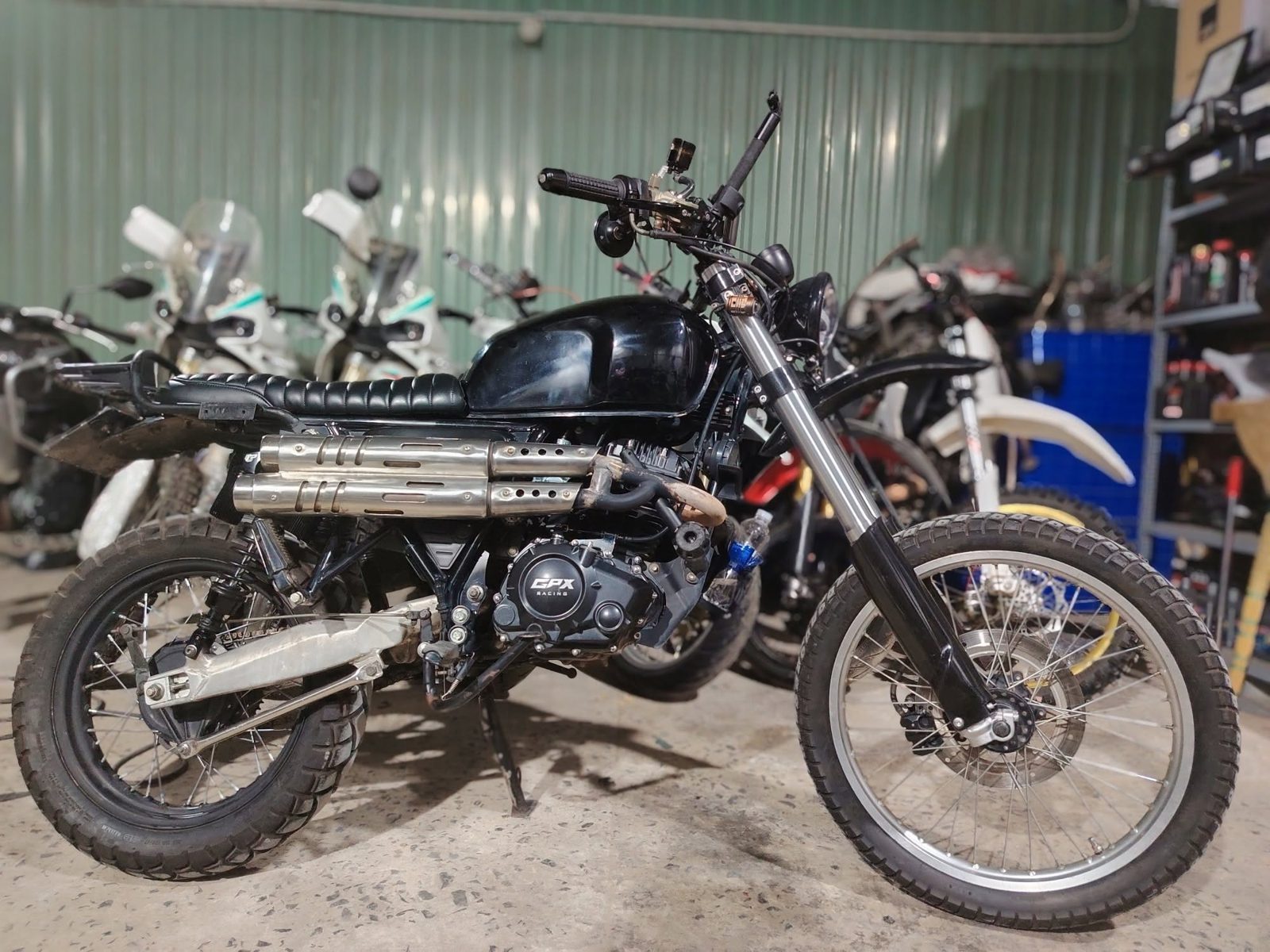 GPX độ scrambler kéo chân