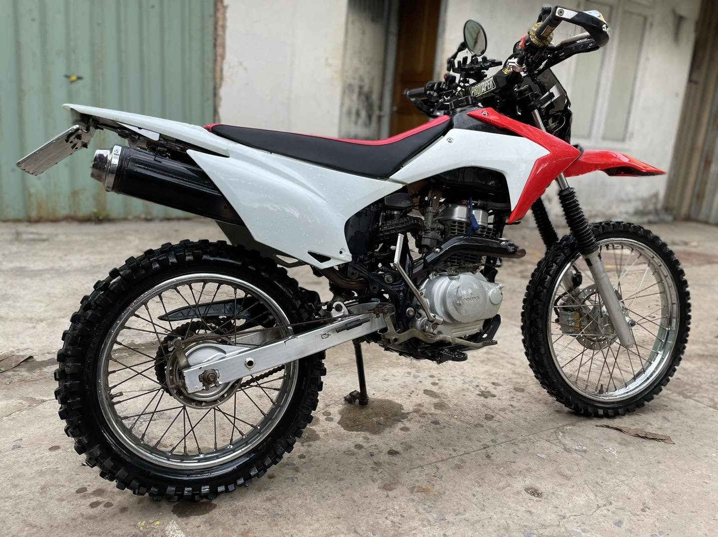 Honda XR150L lên dàn áo CRF230F