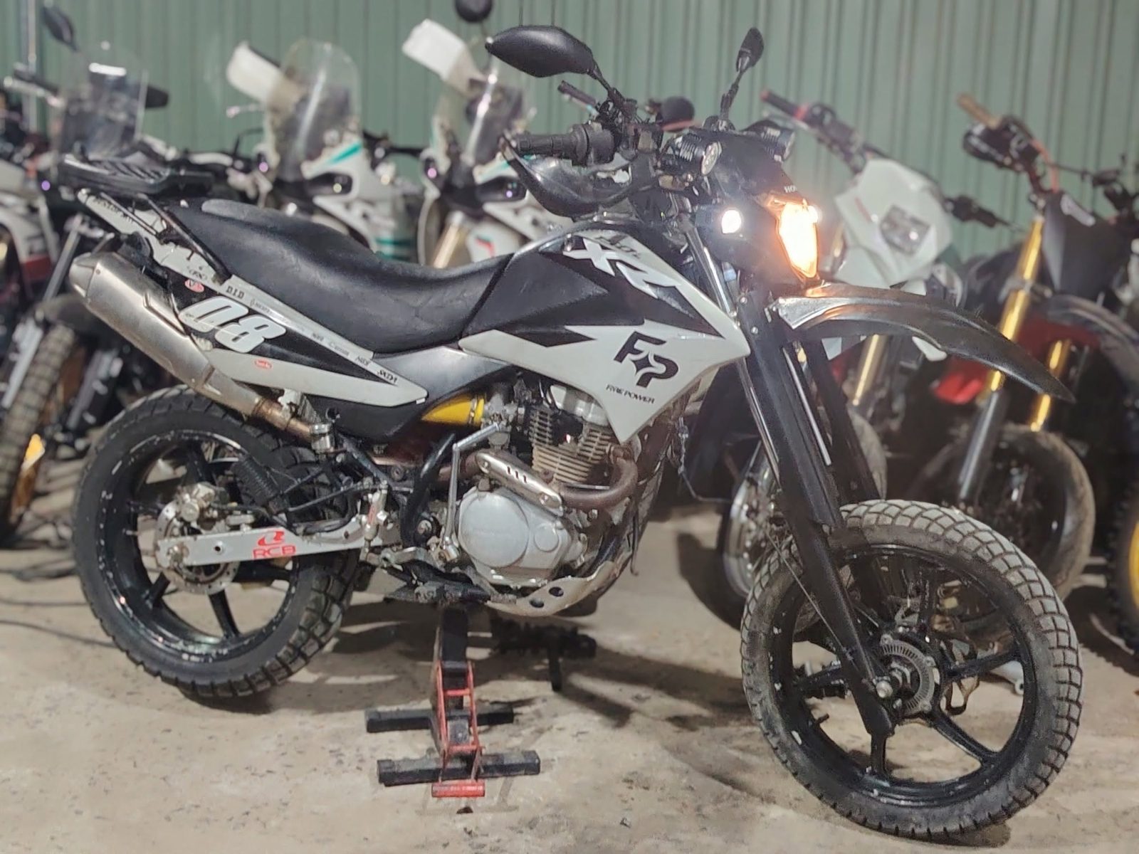 Honda XR150L phuộc WR, mâm Ex, đầu đèn CRF