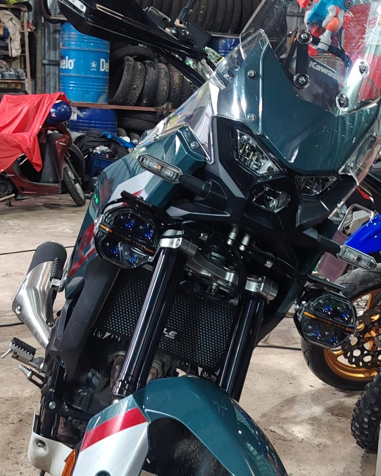 Kawasaki KLE500 lên đèn Future Eyes