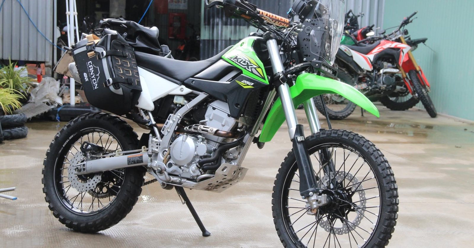 Kawasaki KLX250 Rally đi xuyên Việt