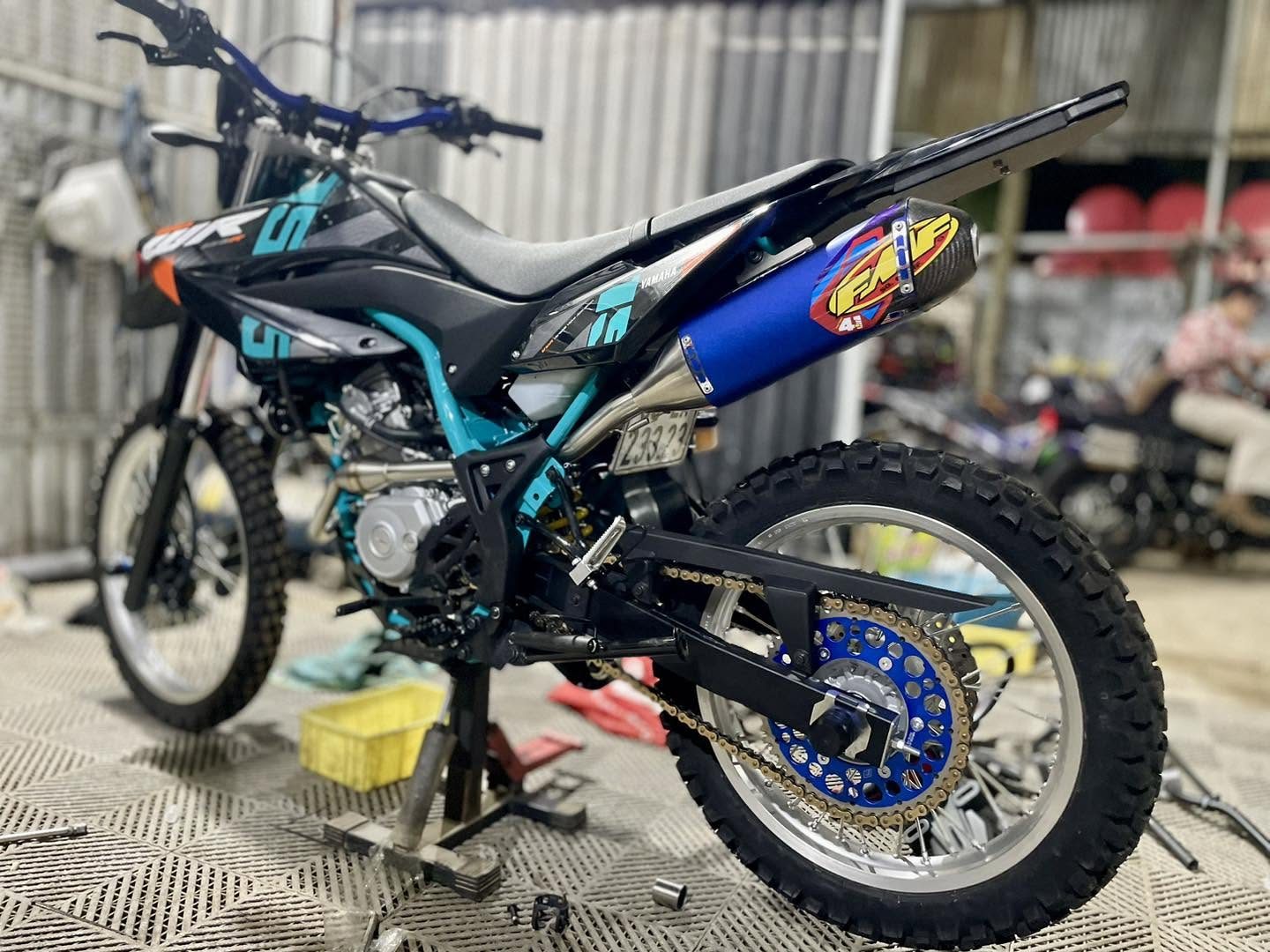 Xe cào cào đen xanh ngọc cho CLB Saigon Enduro – ảnh 3