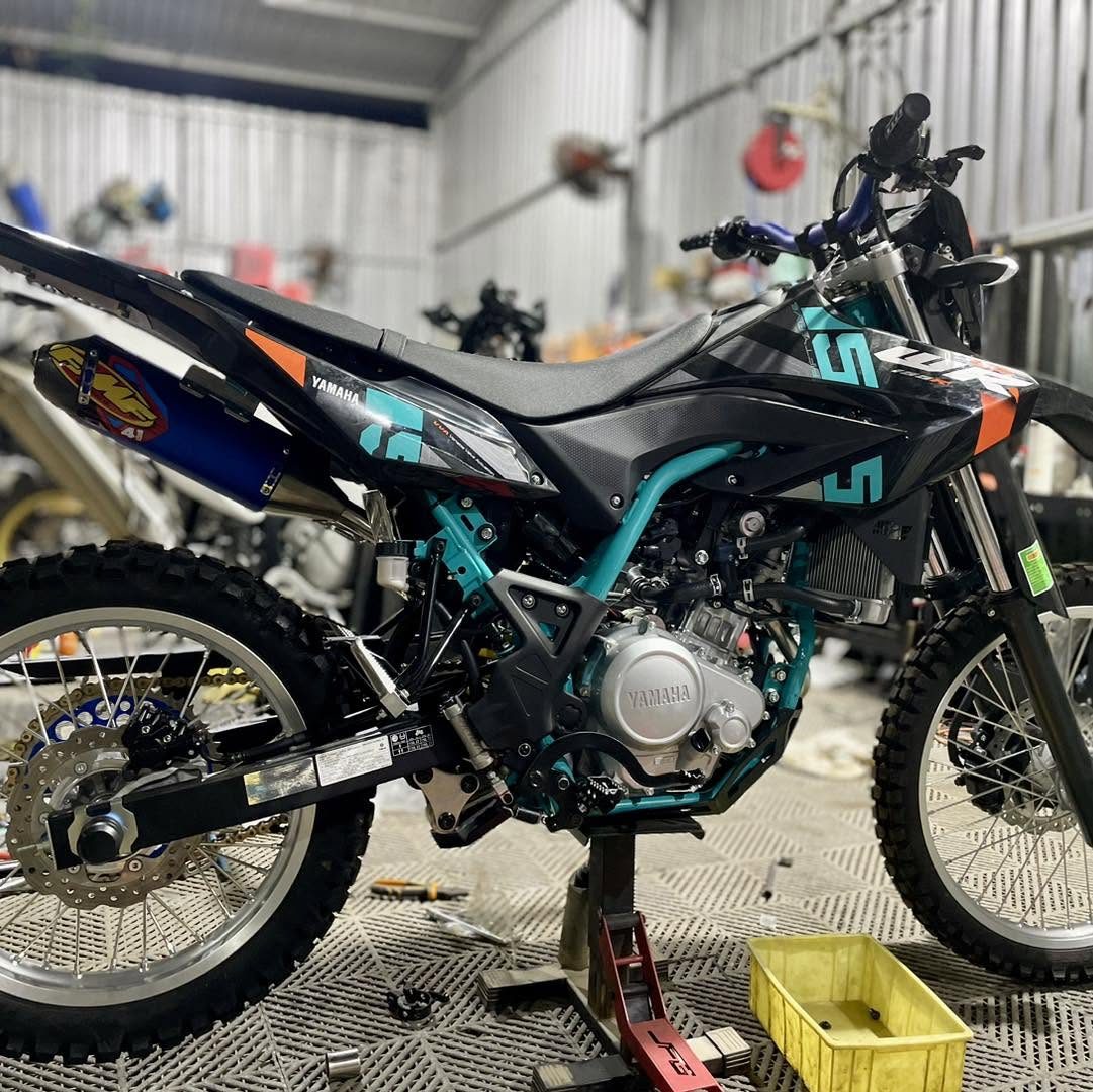 Xe cào cào đen xanh ngọc cho CLB Saigon Enduro – ảnh 4