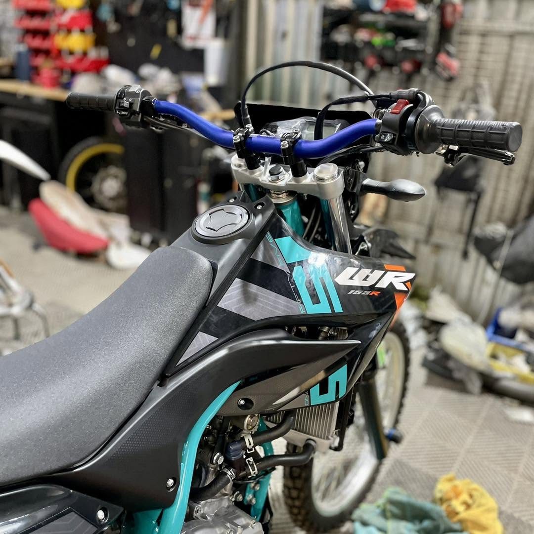 Xe cào cào đen xanh ngọc cho CLB Saigon Enduro – ảnh 5
