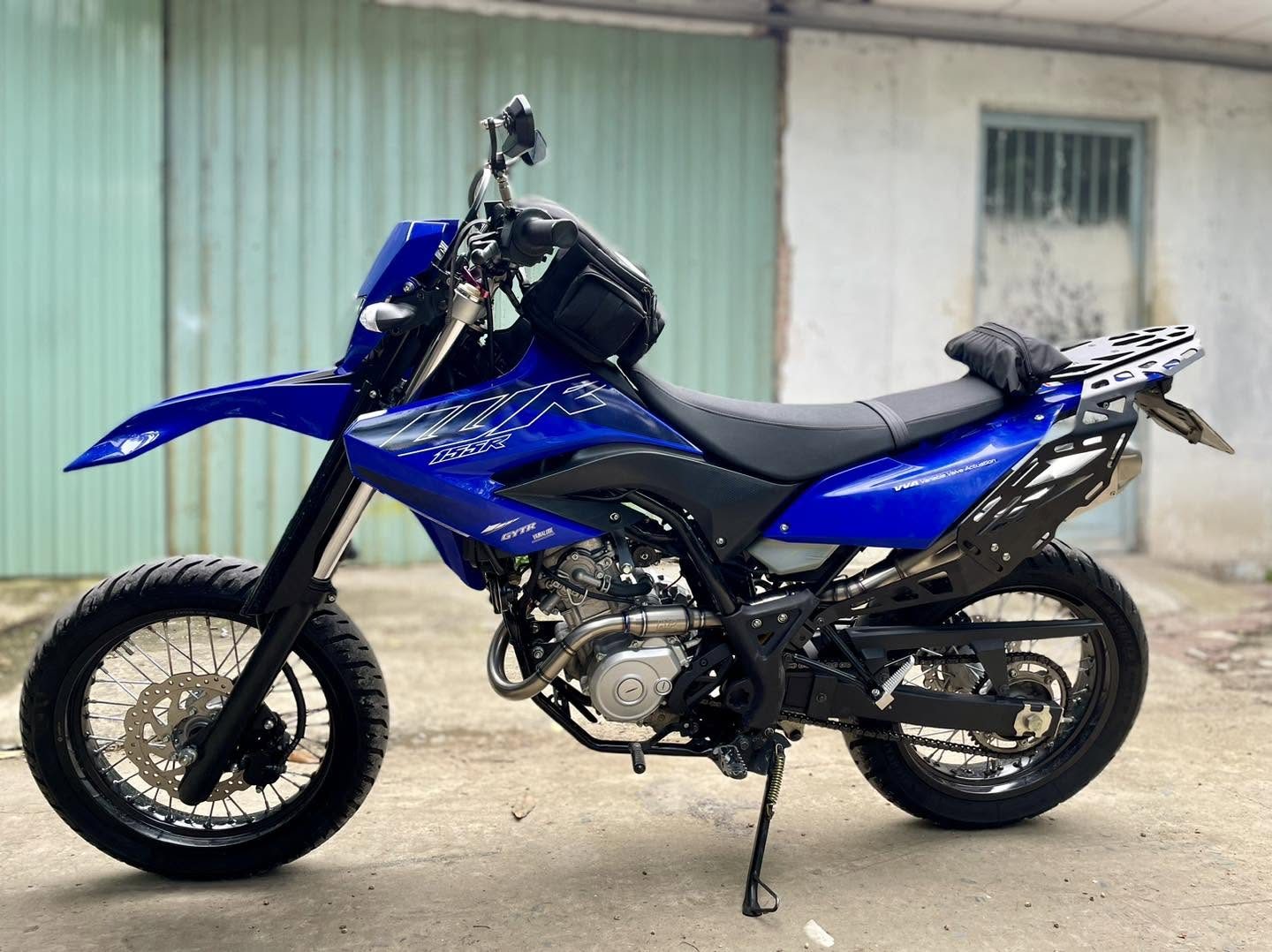 Xe supermoto xanh lên khung hông baga HYP