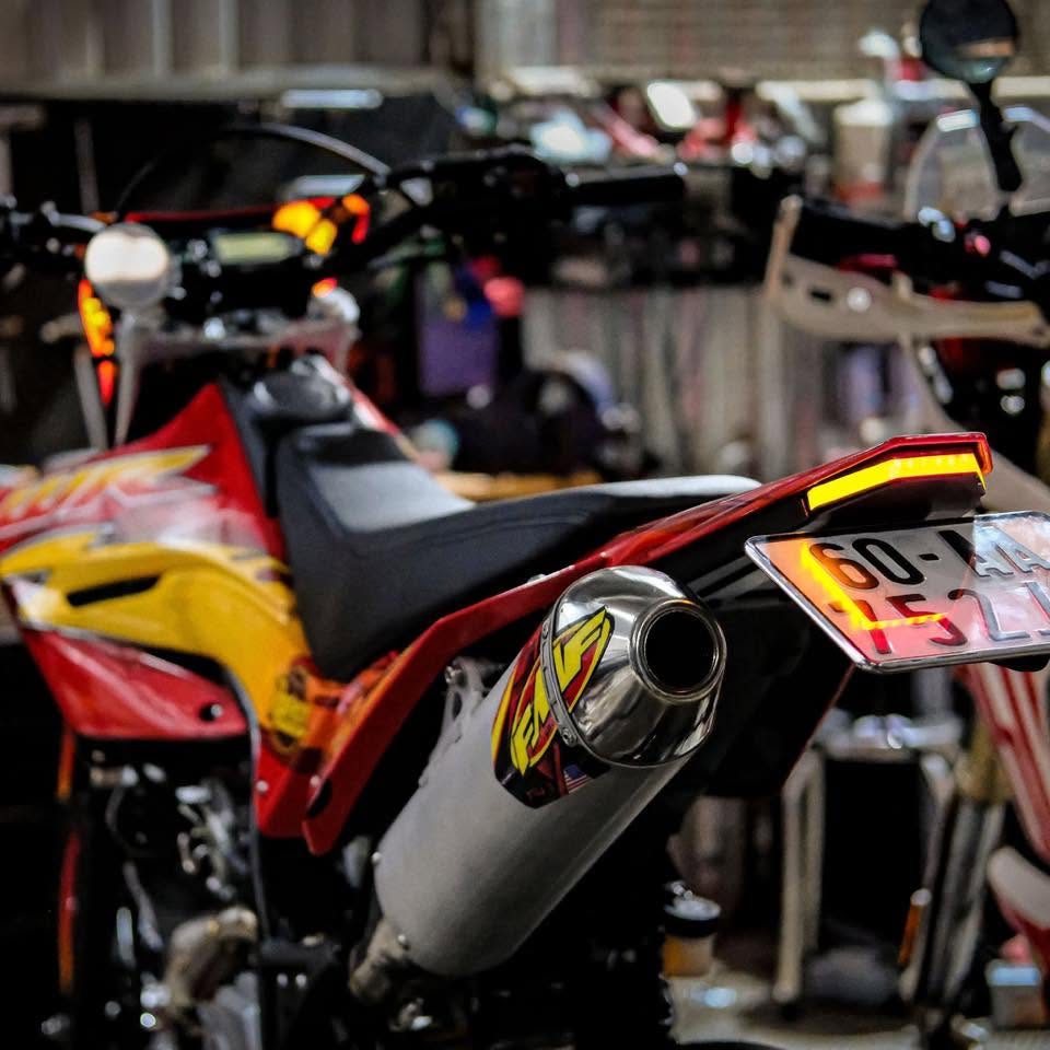 Yamaha WR155R Supermoto Hot Wheels, pô FMF – ảnh 2