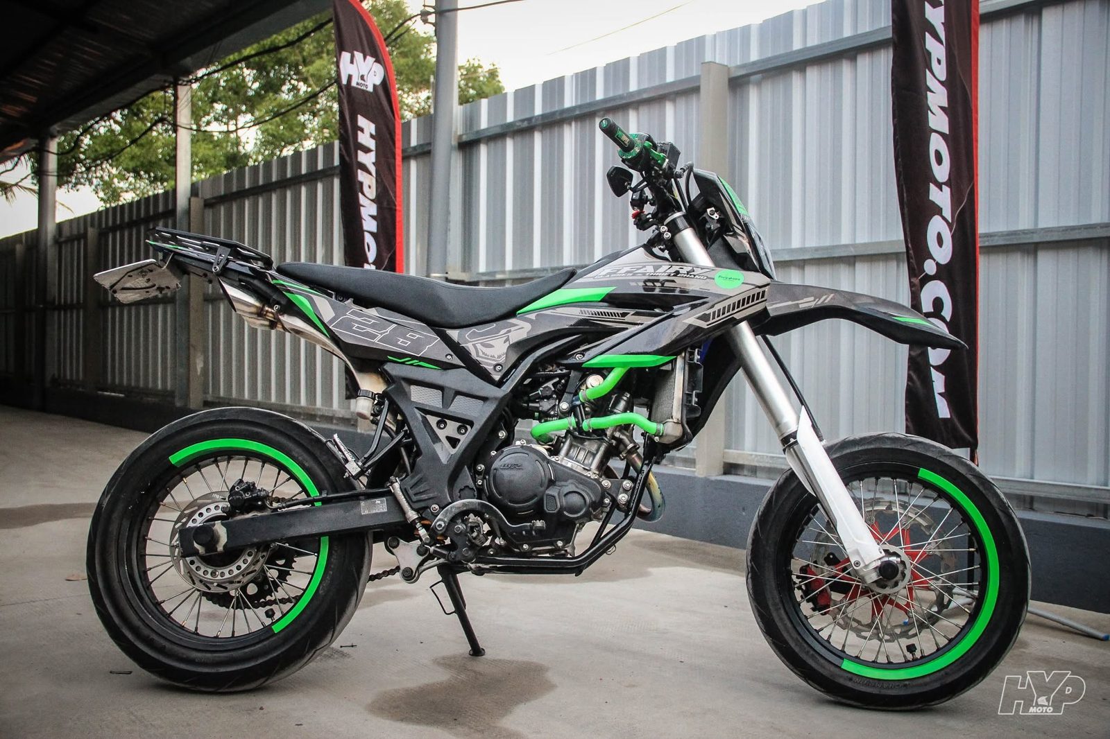 Yamaha WR155R Supermoto USD và pô độc